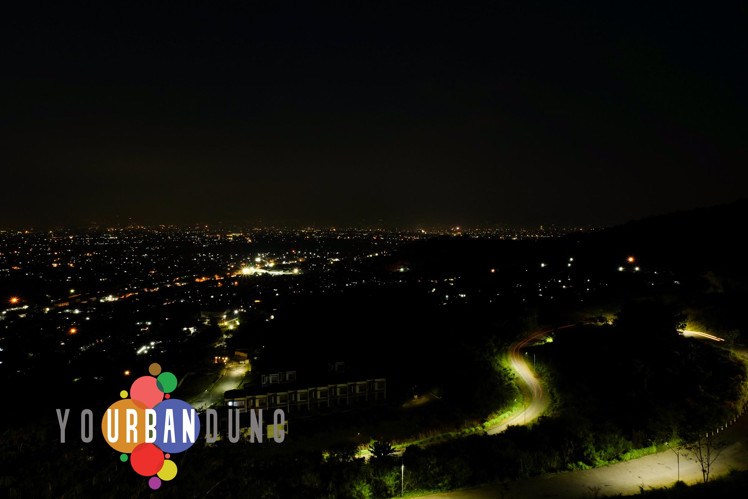 Pemandangan City Light Kota Bandung Dari Mountain Breeze Bandung